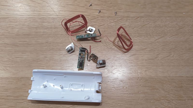 Wii U用リモコンの非接触充電 電池交換 10